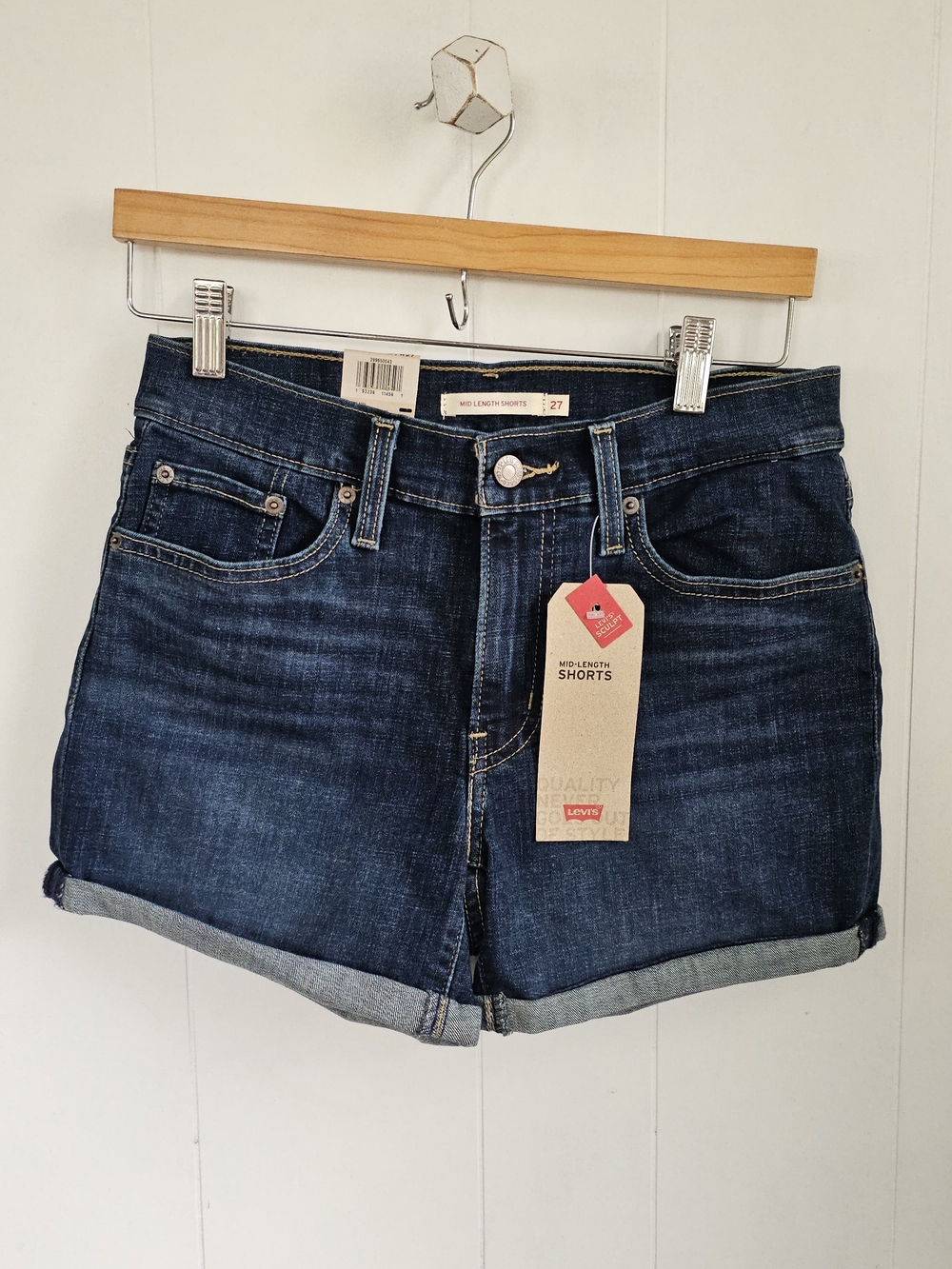 LEVI'S Med Length Mid Rise Shorts